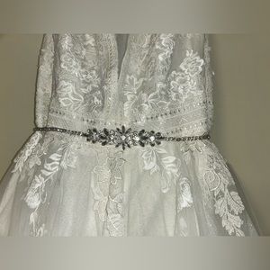 Ivory Wedding Dress Size 20 w/ accessories